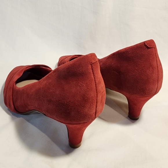 Clarks Collection Linvale Red Suede Shoes - Picture 3 of 5